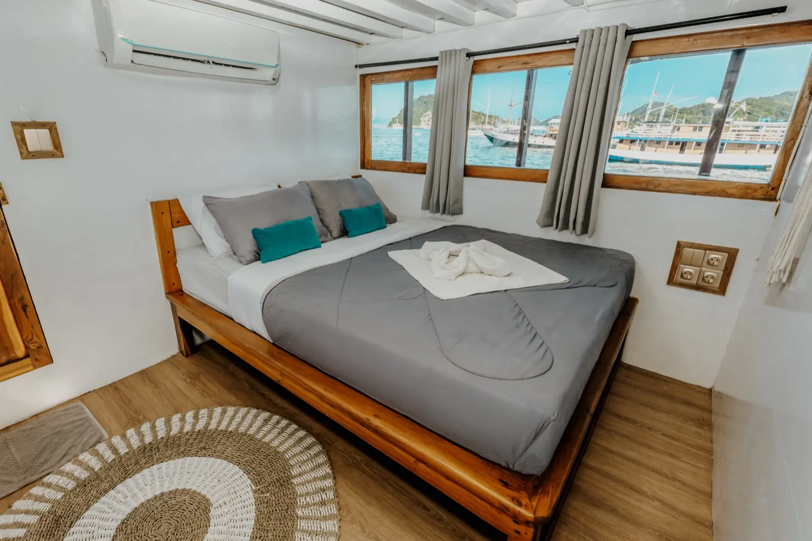 Amore 上的 Master Cabin (Upper Deck)