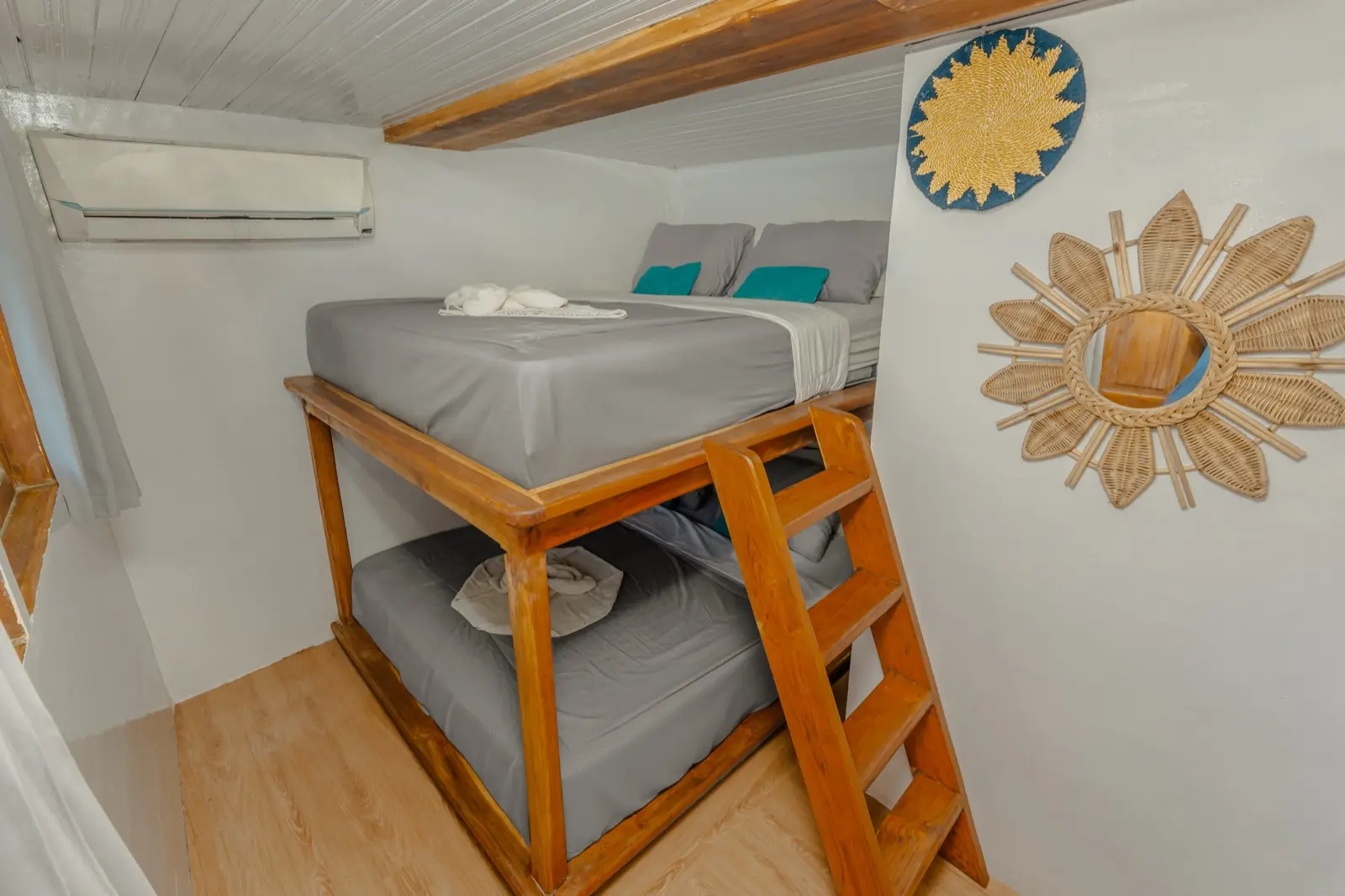 Amore 上的 Sharing Cabin 4