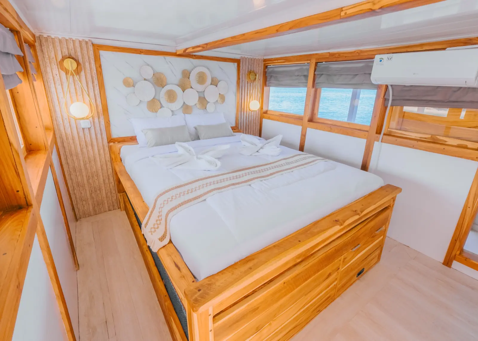 Bombana 2 上的 Private Cabin with Balcony