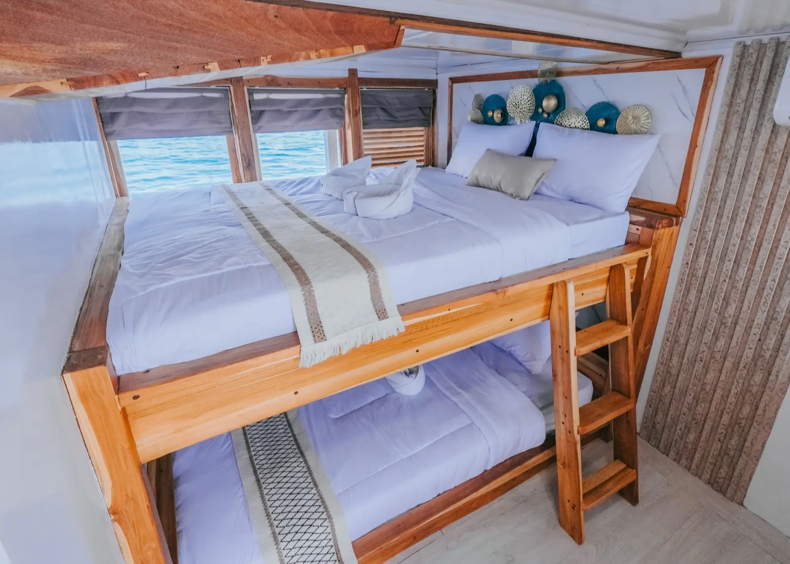 Bombana 2 上的 Sharing Cabin 4