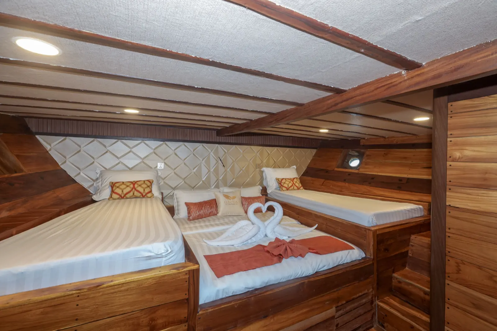 Elrora 上的 Family Cabin