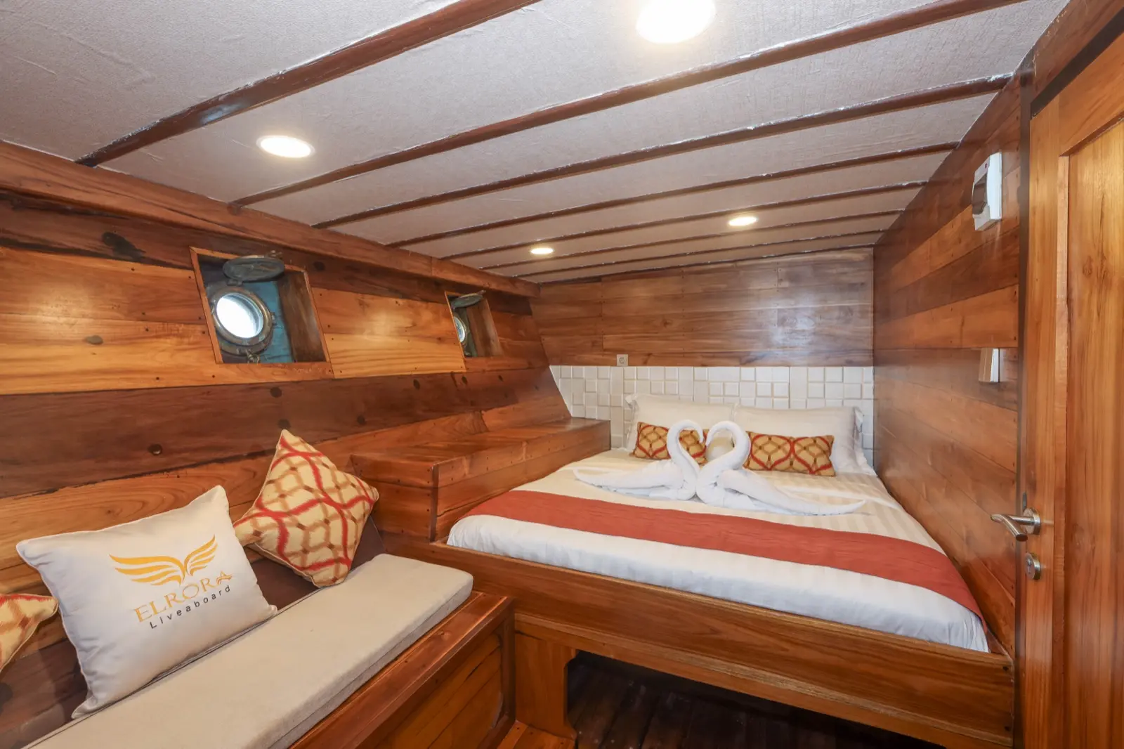 Elrora 上的 Superior Cabin