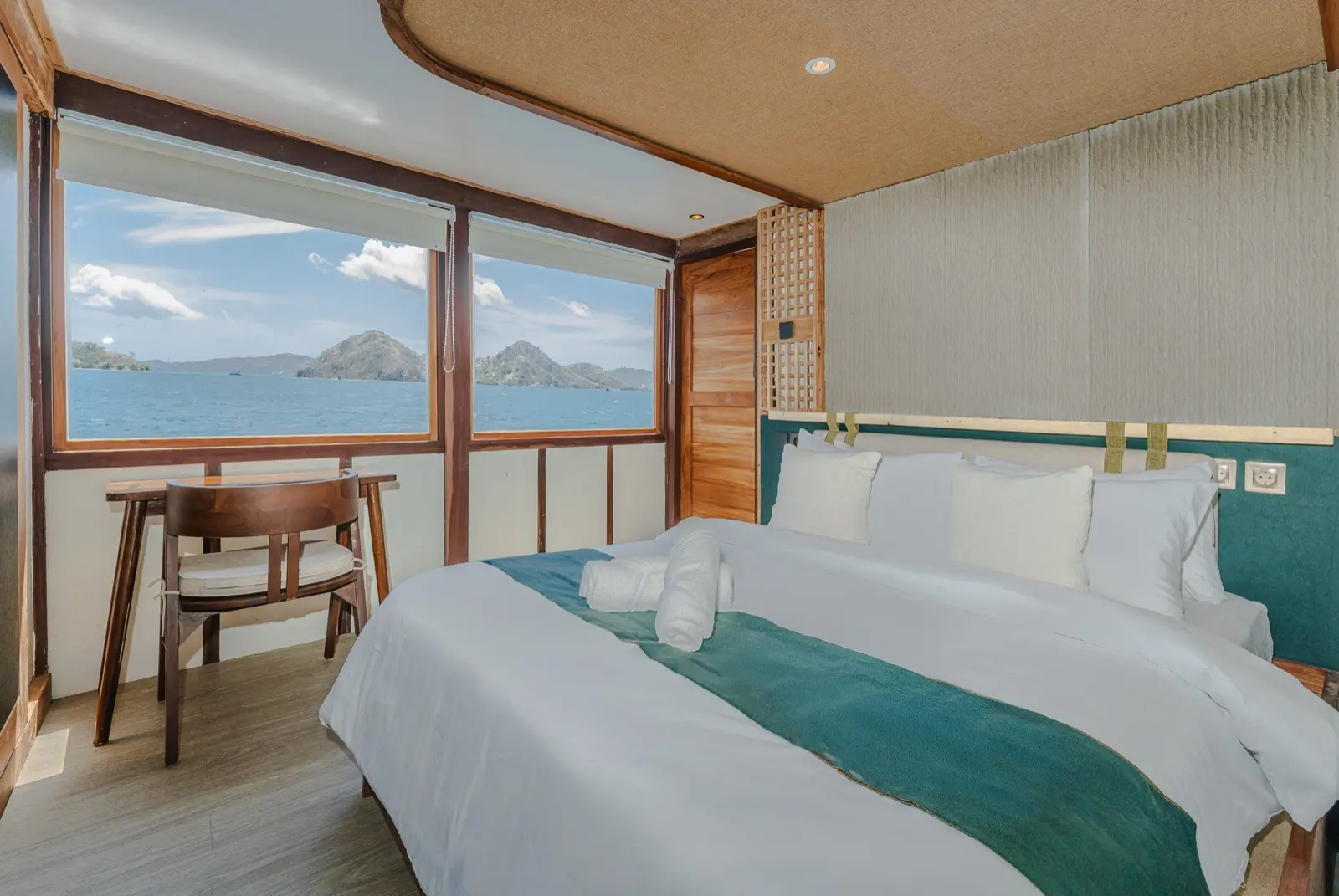 Marea 上的 Deluxe Cabin