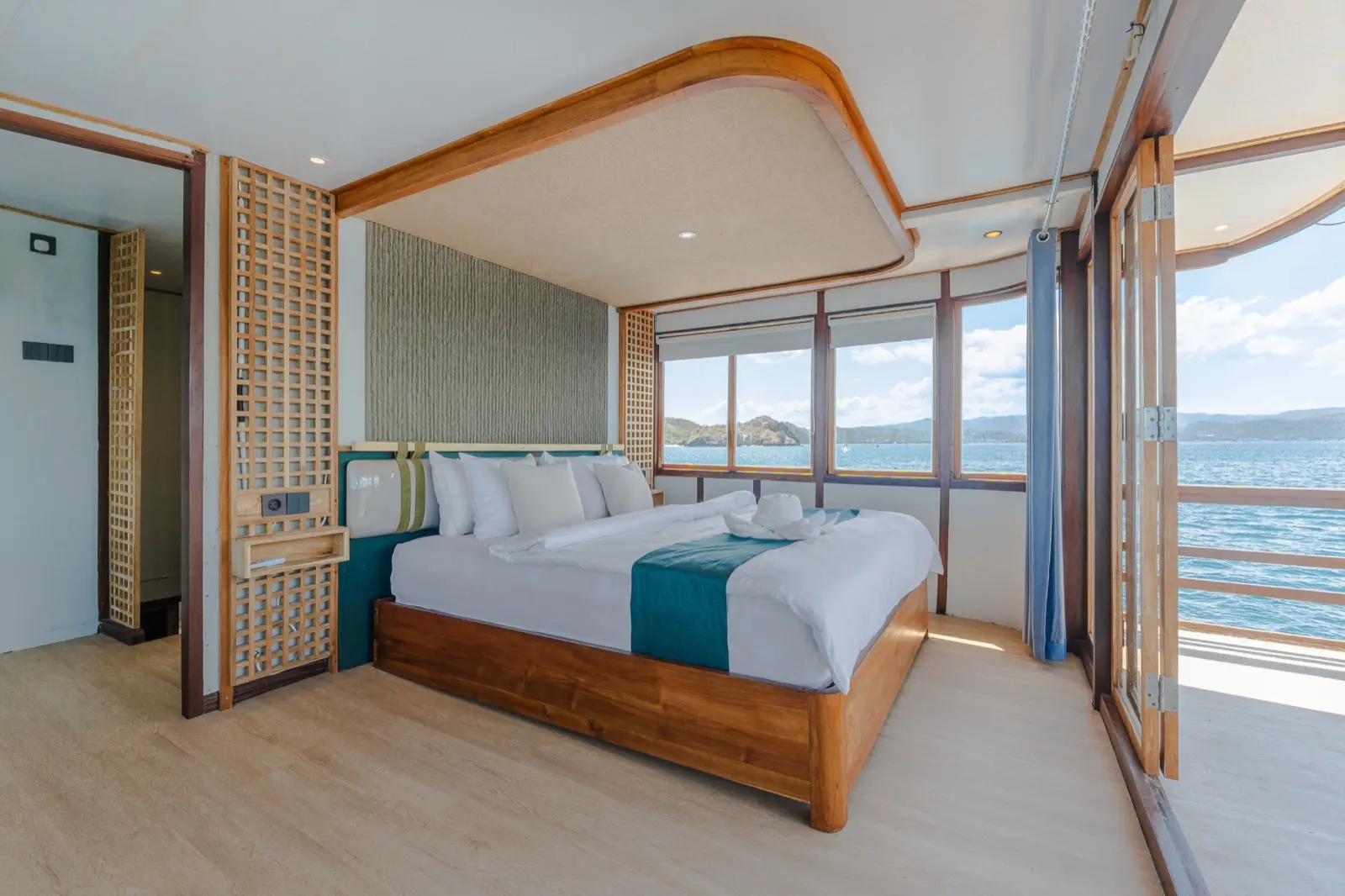 Marea 上的 Royal Cabin
