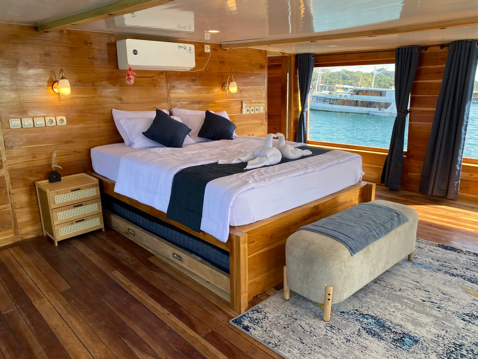 Medina Mecca 上的 Master Cabin