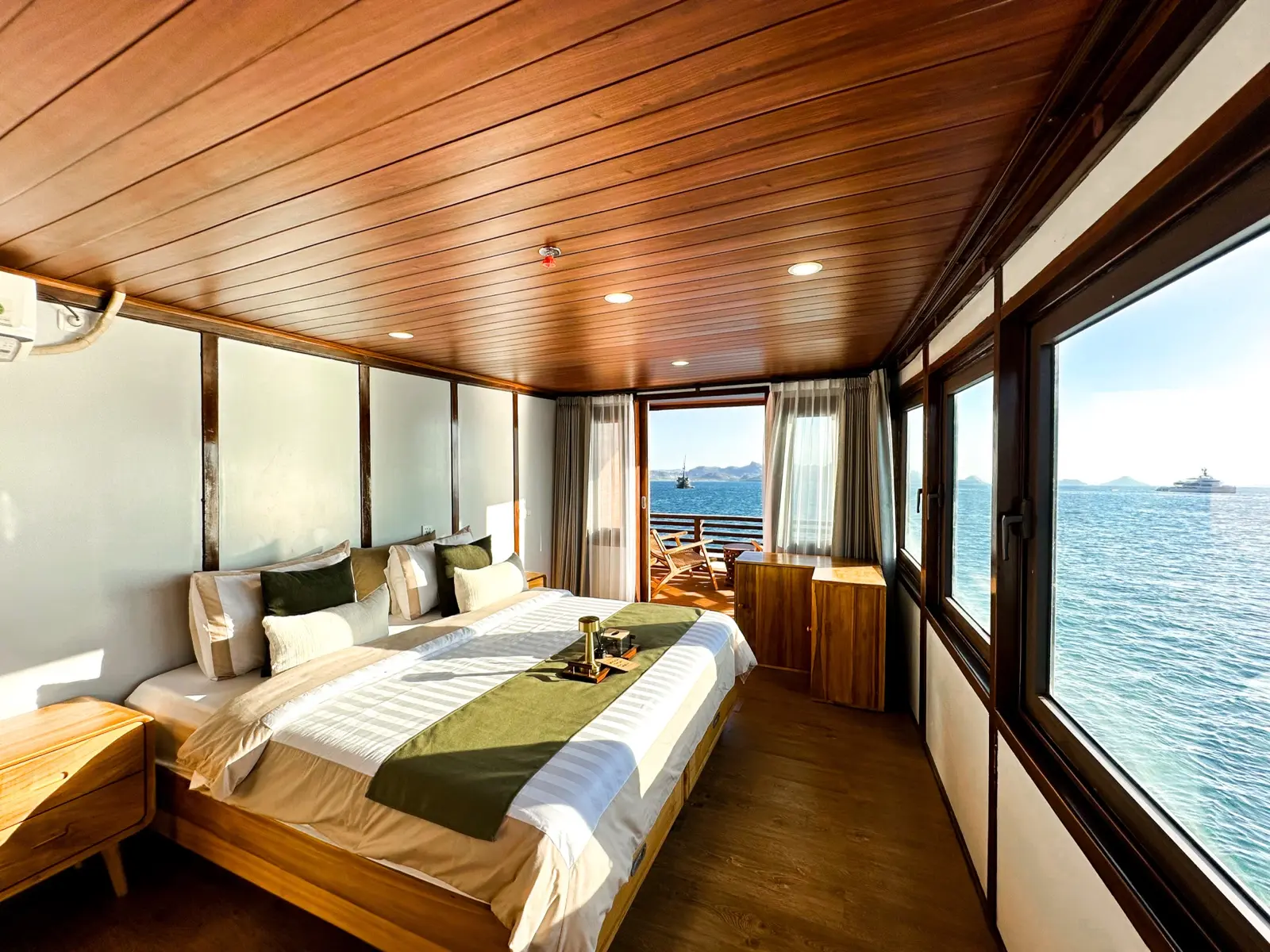 Neptune 上的 Master Cabin Mansard 2