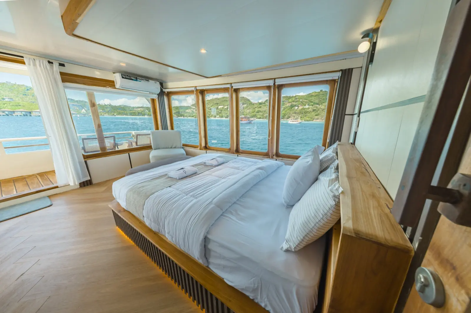 Raja Bintang 03 上的 Master Cabin