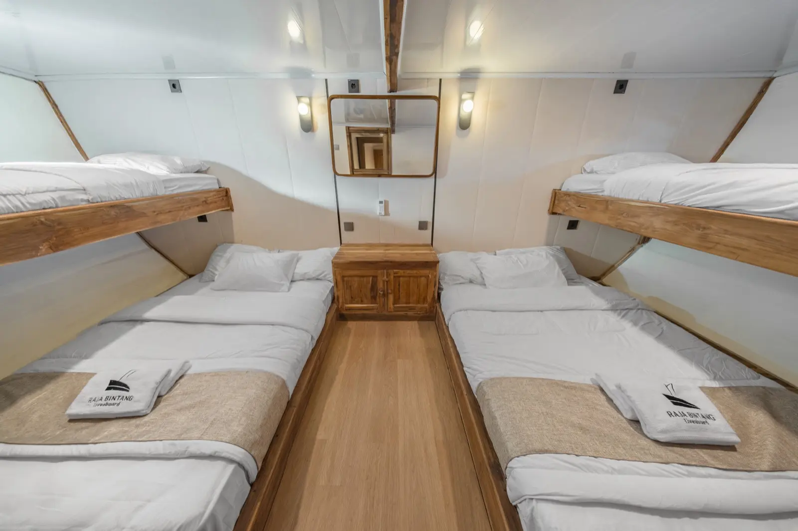 Raja Bintang 03 上的 Sharing Cabin